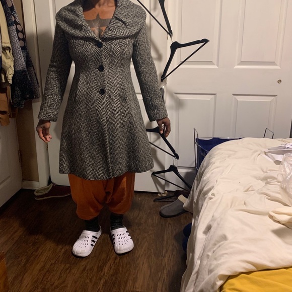 A line tweed coat with decorative collar - Picture 3 of 4